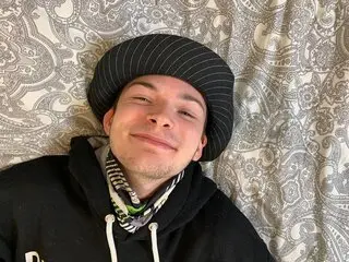 AndyLarrkin live toy livejasmin