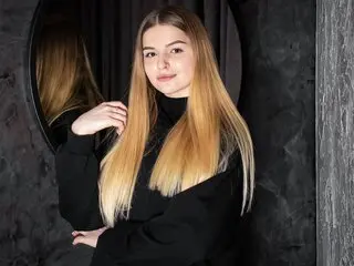 DeviaMilton pussy shows real